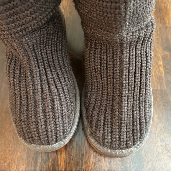 UGG 🤎 Australia Knit Boots - Picture 5 of 10